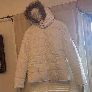 Puffer w faux fur lined hood